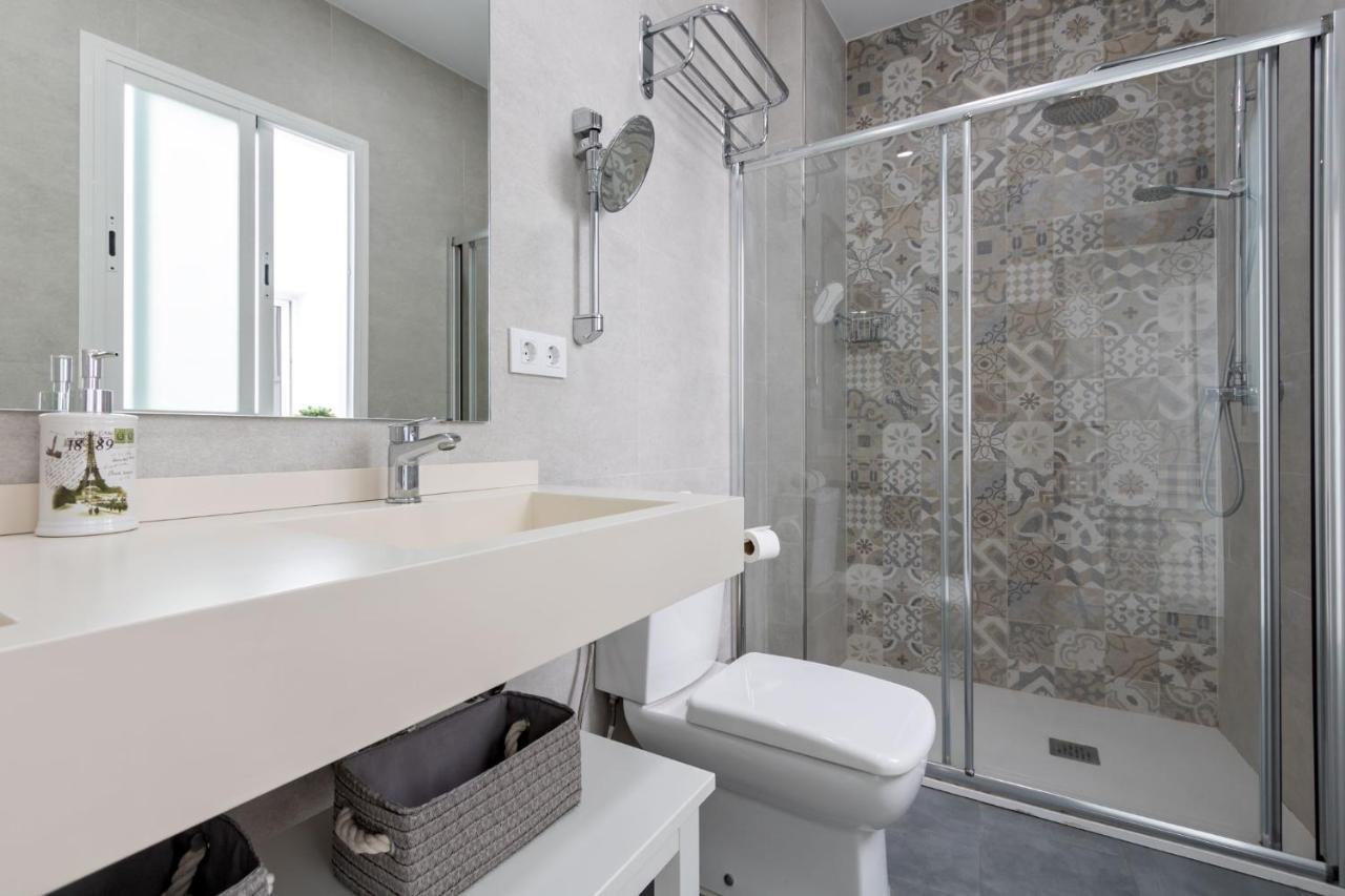 Nine O Clock San Luis Skyview Apartment Севиля Екстериор снимка