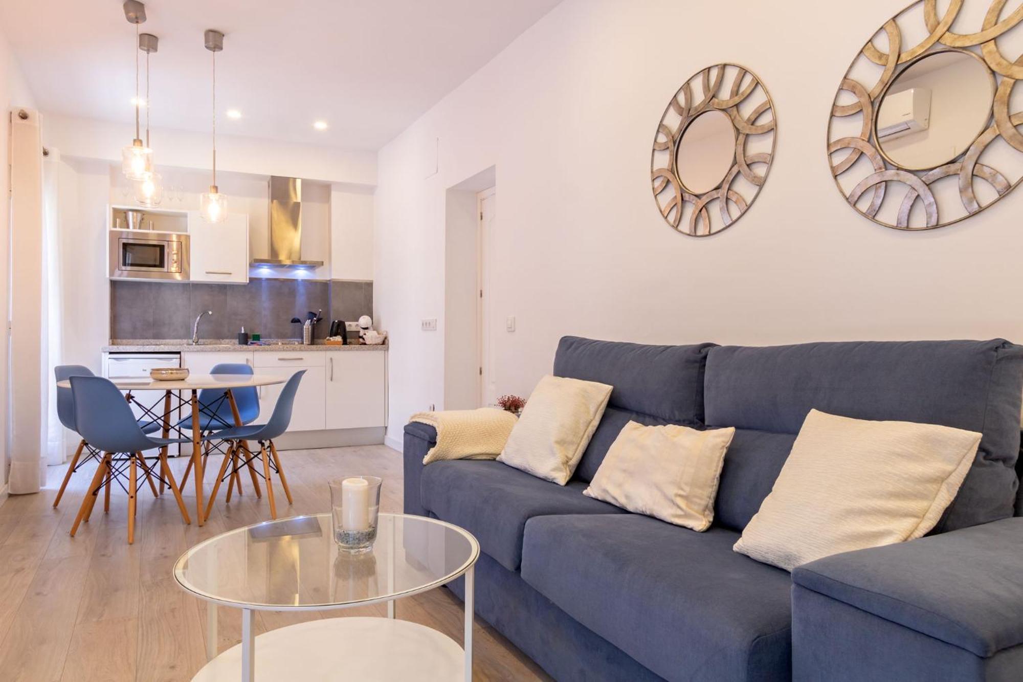 Nine O Clock San Luis Skyview Apartment Севиля Екстериор снимка