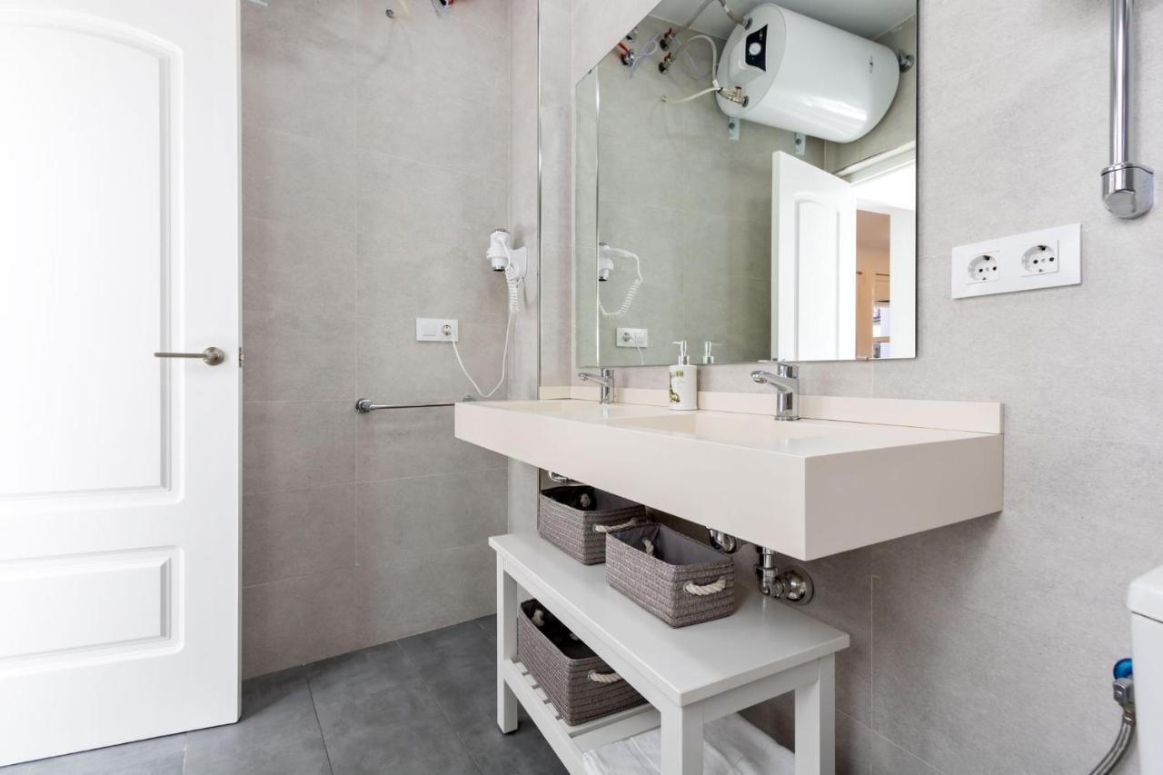 Nine O Clock San Luis Skyview Apartment Севиля Екстериор снимка