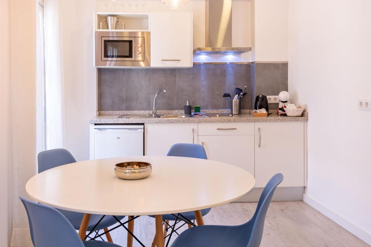 Nine O Clock San Luis Skyview Apartment Севиля Екстериор снимка
