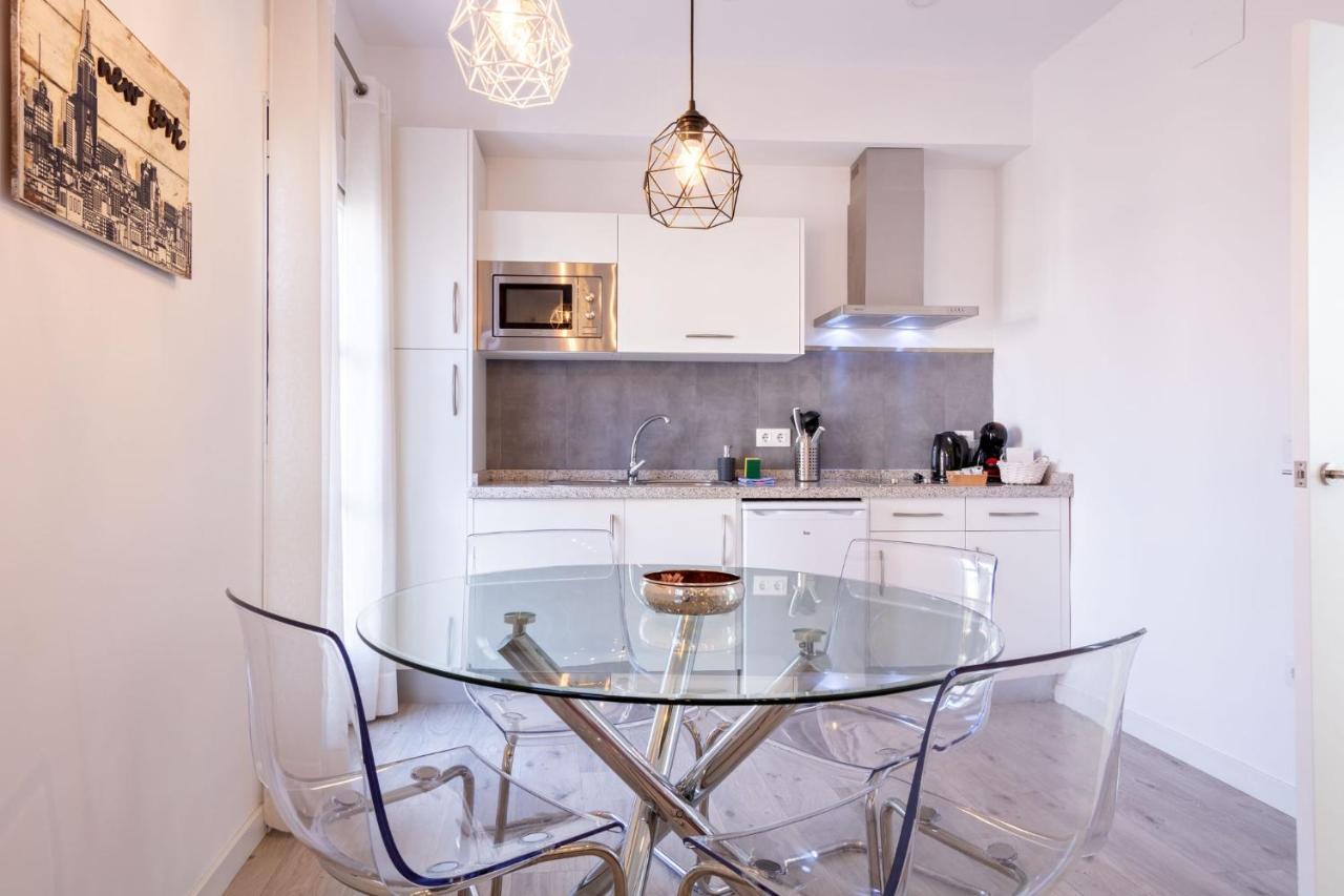 Nine O Clock San Luis Skyview Apartment Севиля Екстериор снимка