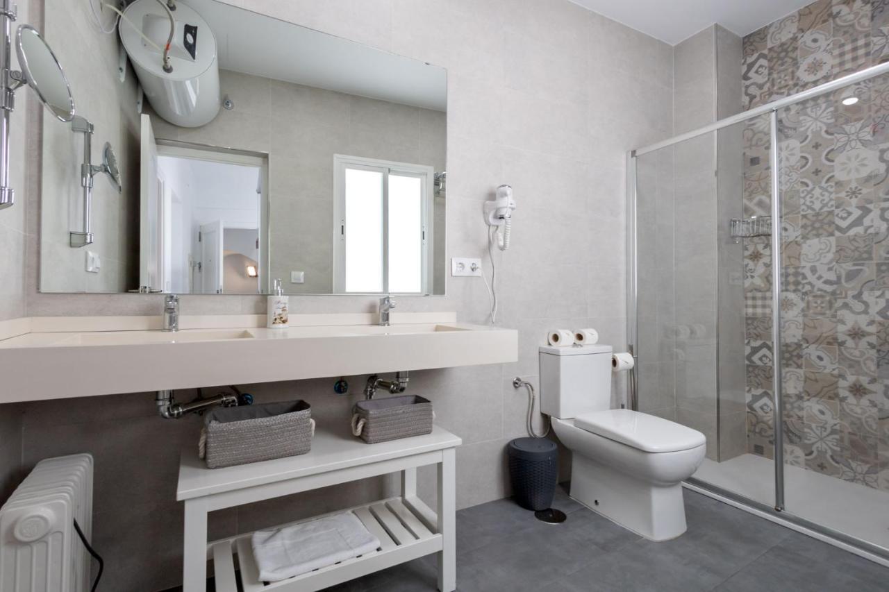 Nine O Clock San Luis Skyview Apartment Севиля Екстериор снимка