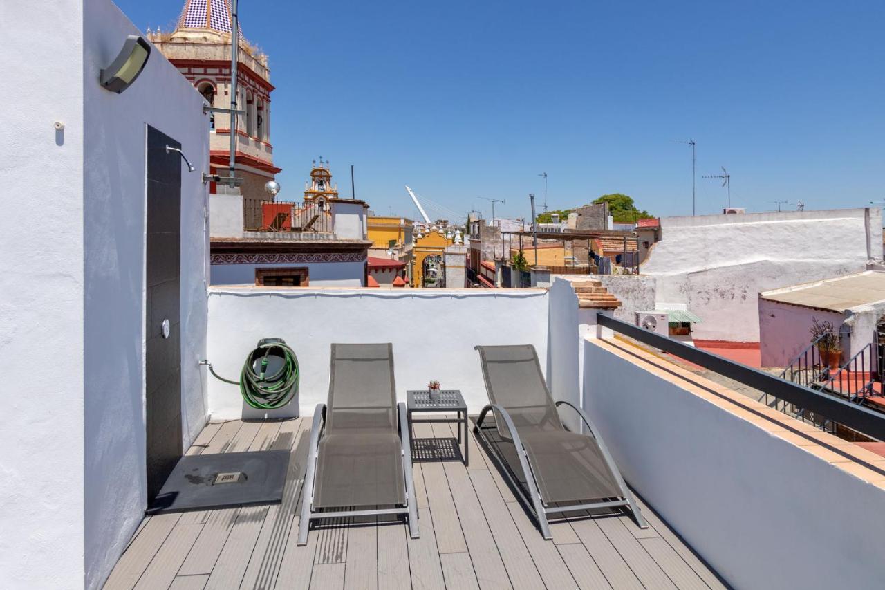 Nine O Clock San Luis Skyview Apartment Севиля Екстериор снимка