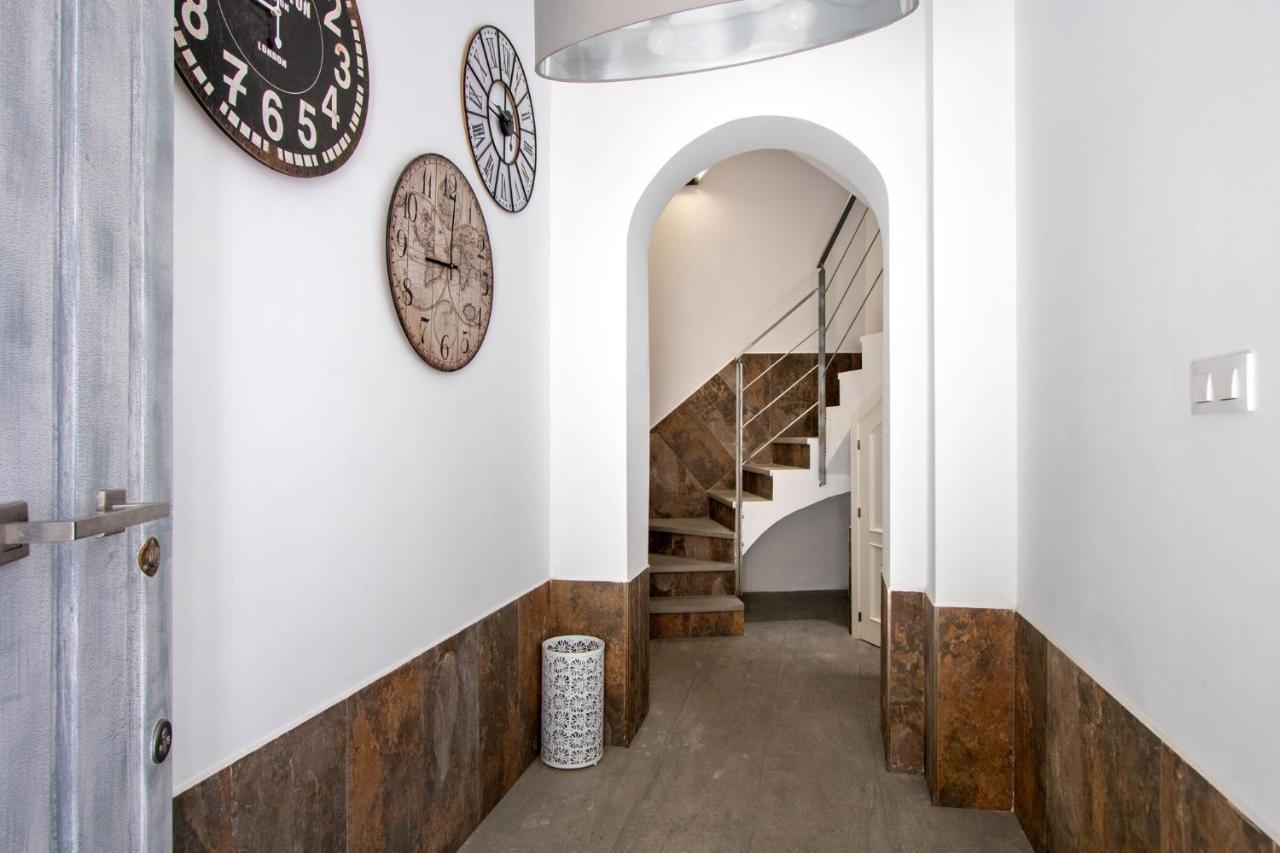 Nine O Clock San Luis Skyview Apartment Севиля Екстериор снимка