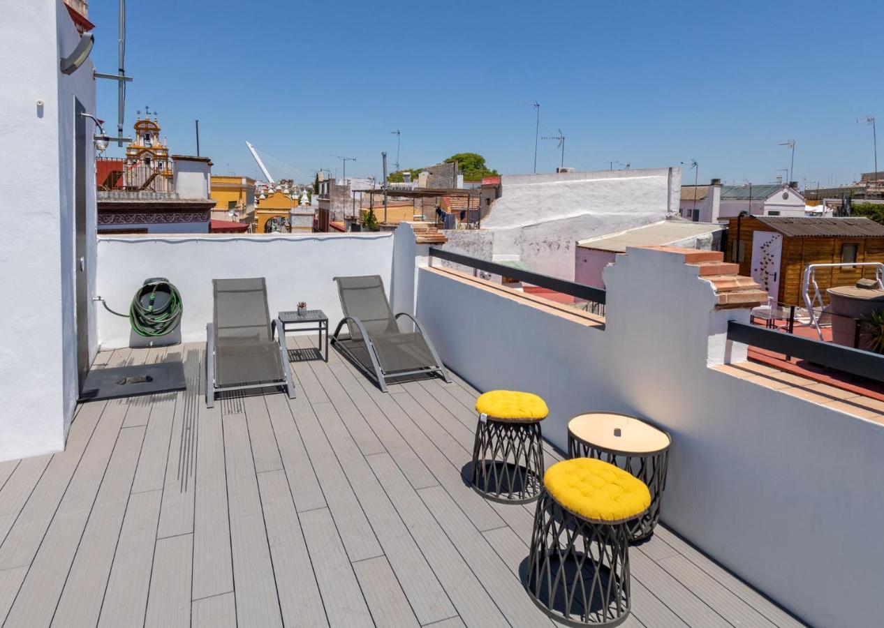 Nine O Clock San Luis Skyview Apartment Севиля Екстериор снимка